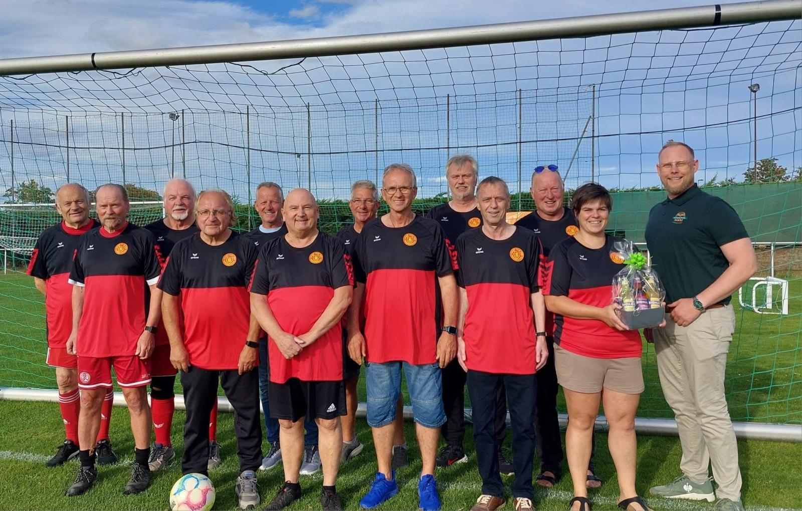 Read more about the article Trikots für die WALKING FOOTBALL Truppe