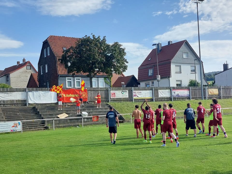 Mehr über den Artikel erfahren 1.Herren siegt gegen SV Schladen mit 4:2